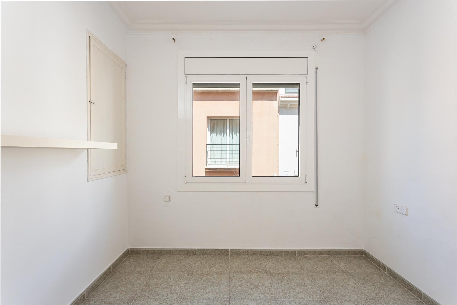 For sale of house in Badalona