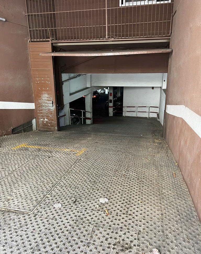 For sale of garage in Badalona