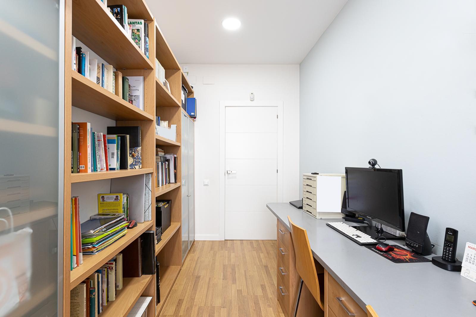 For sale of ground floor in Badalona