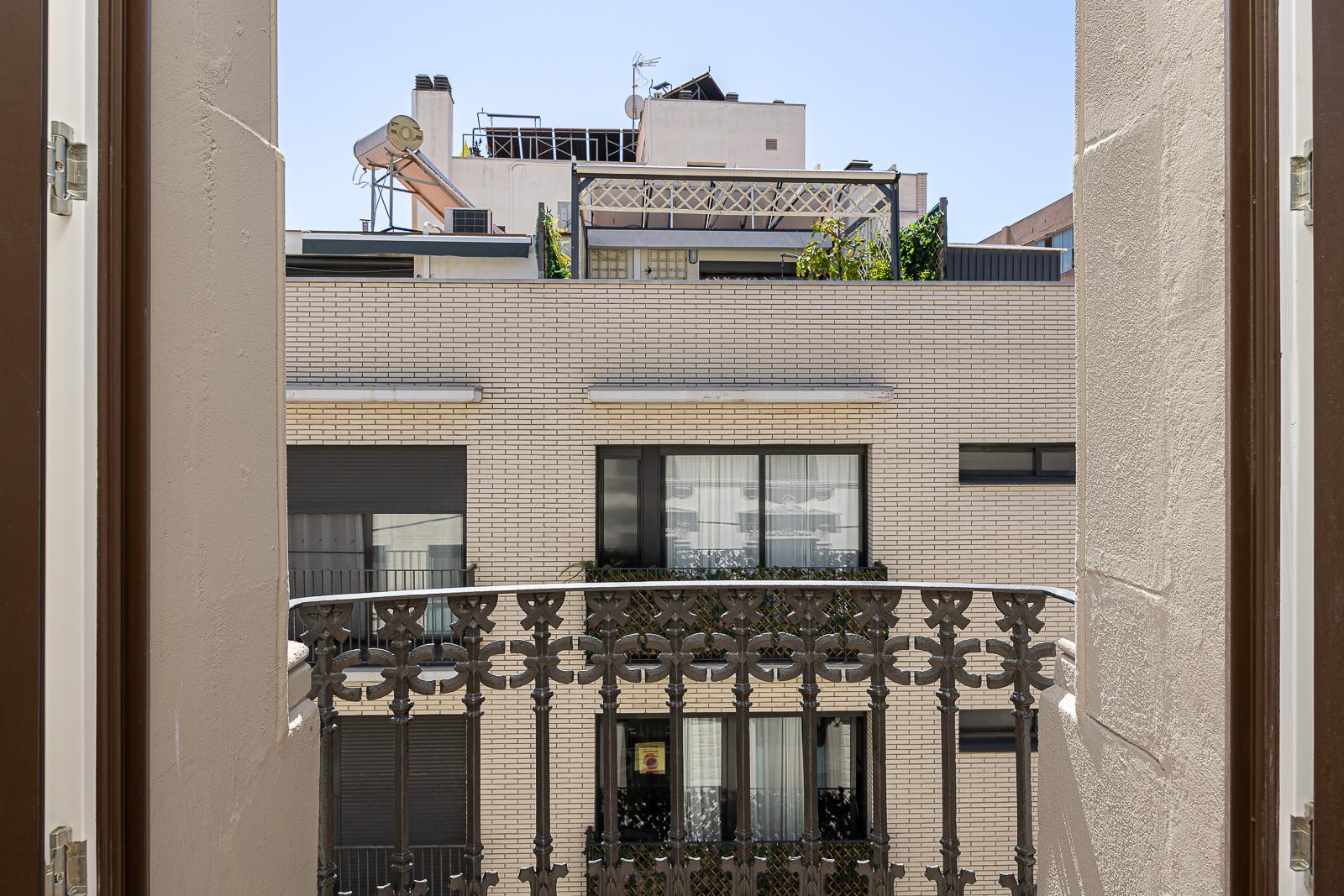 For sale of duplex in Badalona