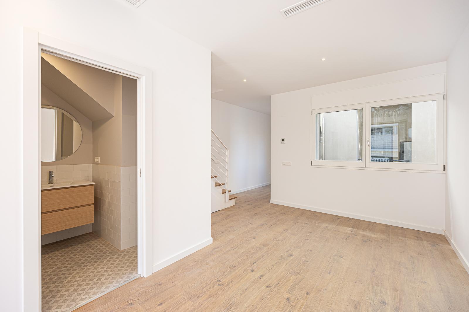 For sale of duplex in Badalona