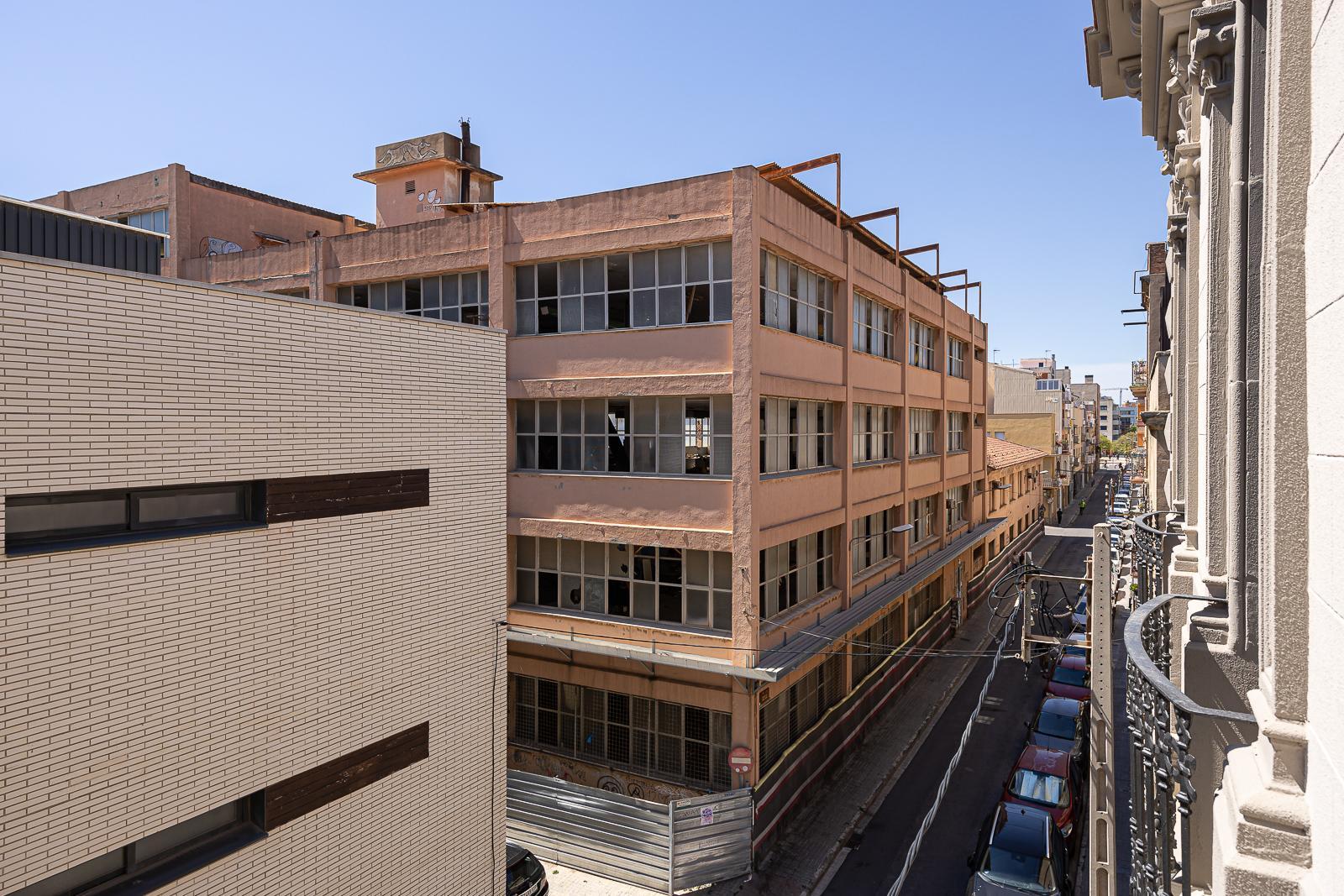 For sale of duplex in Badalona