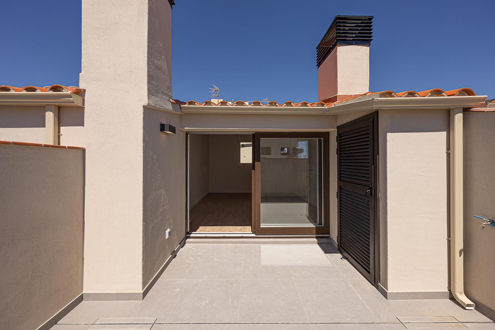 For sale of duplex in Badalona
