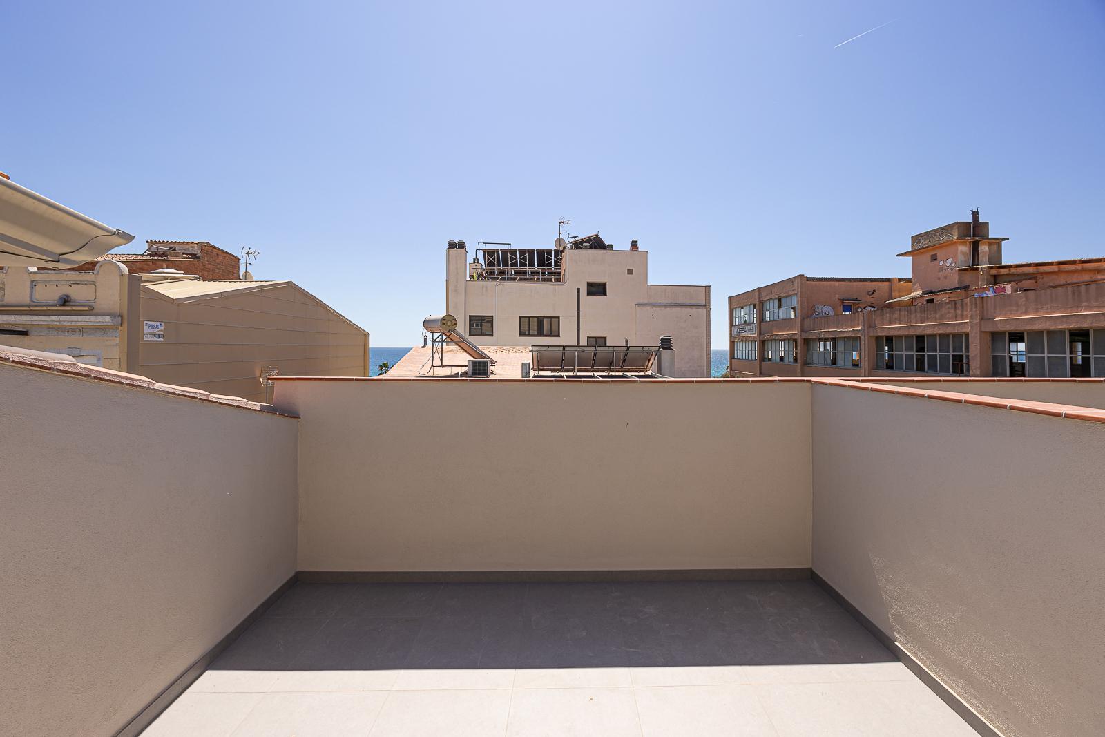 For sale of duplex in Badalona