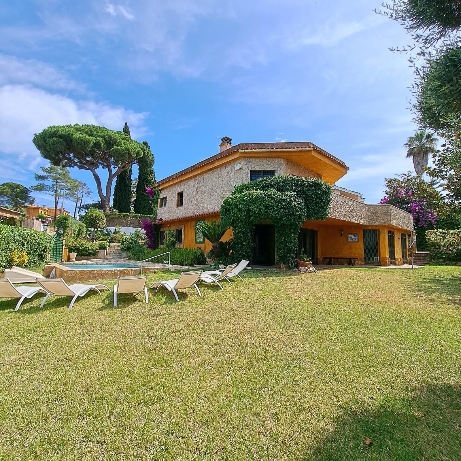 For sale of house in Lloret de Mar