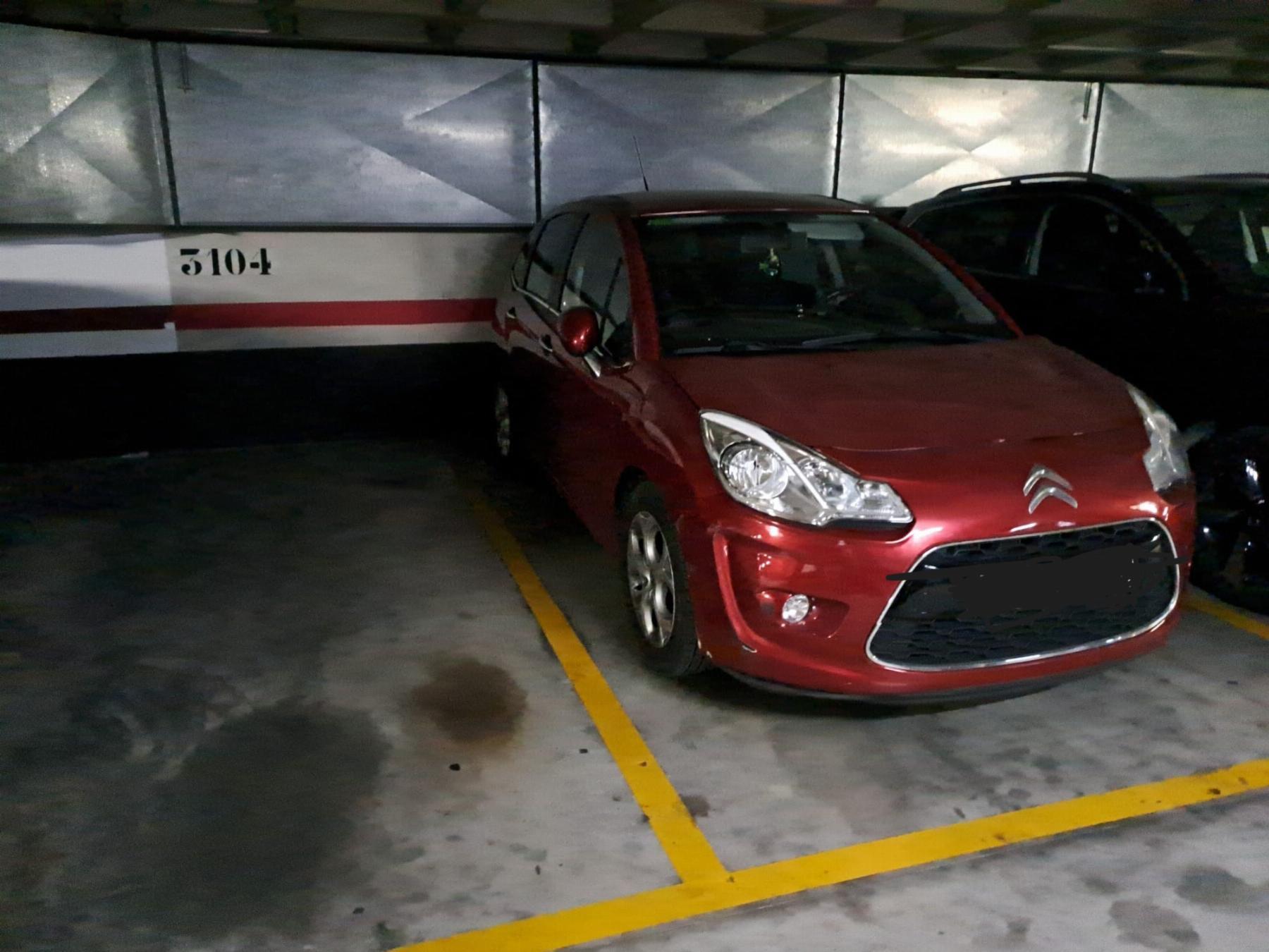For sale of garage in Badalona