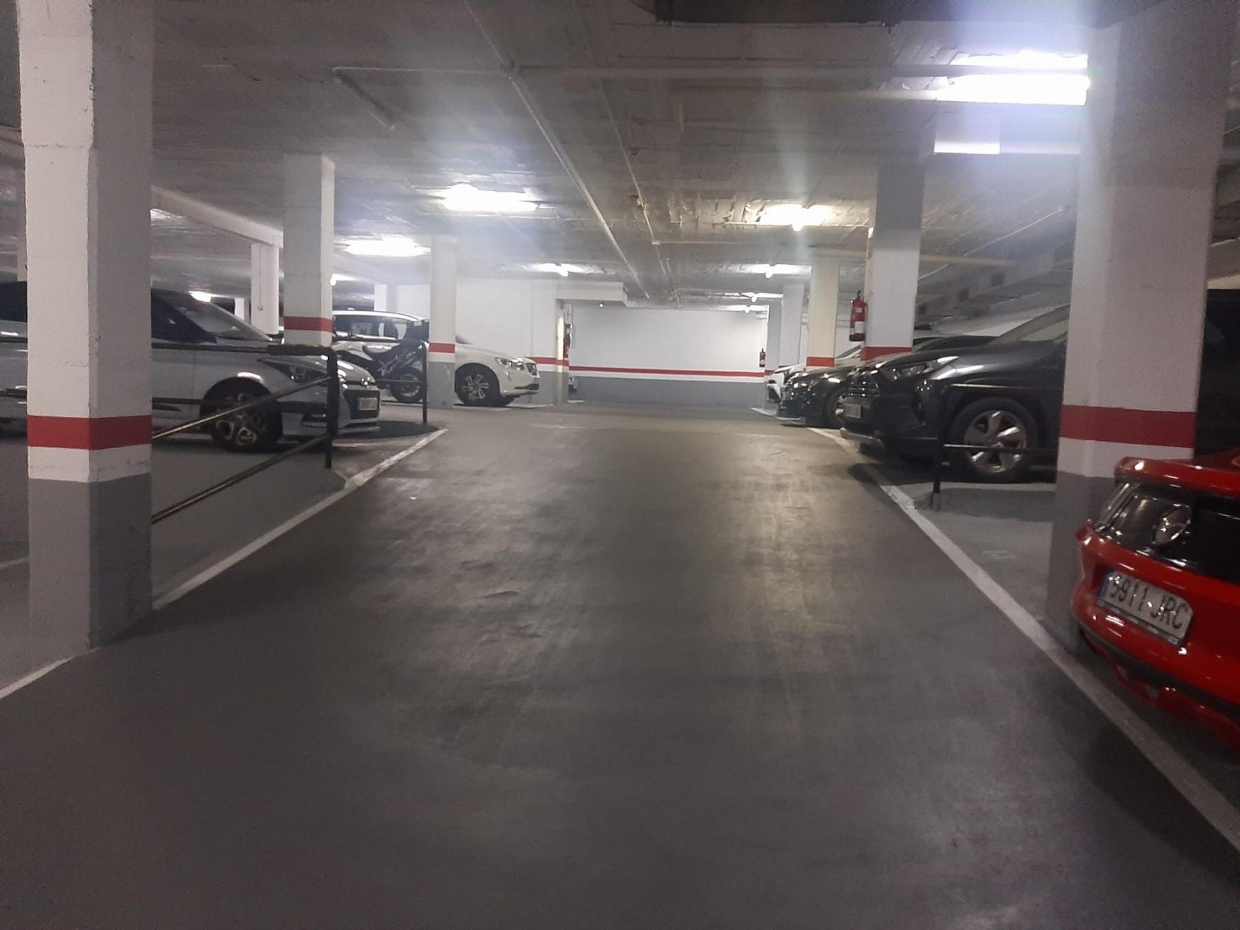 For sale of garage in Badalona