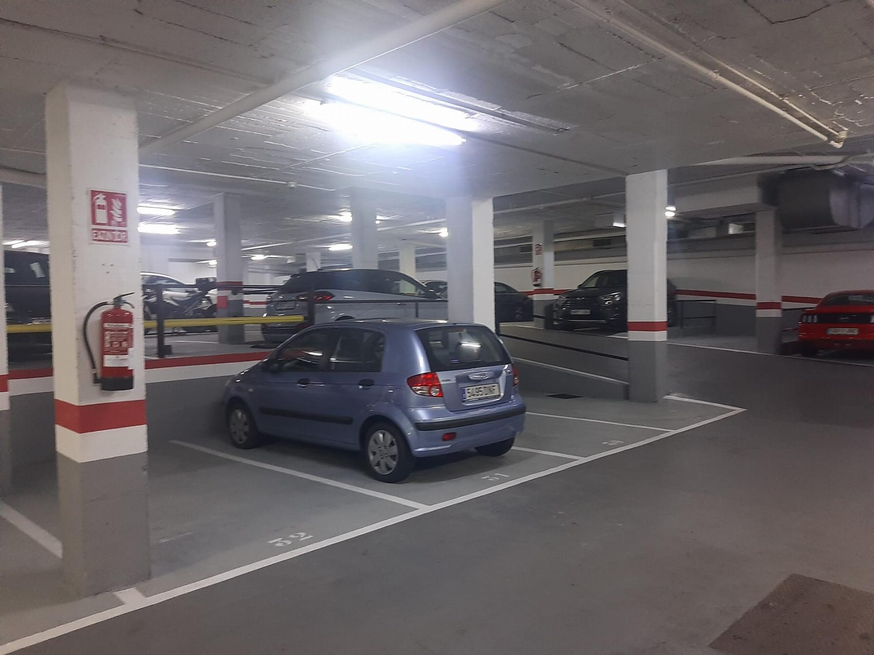 For sale of garage in Badalona