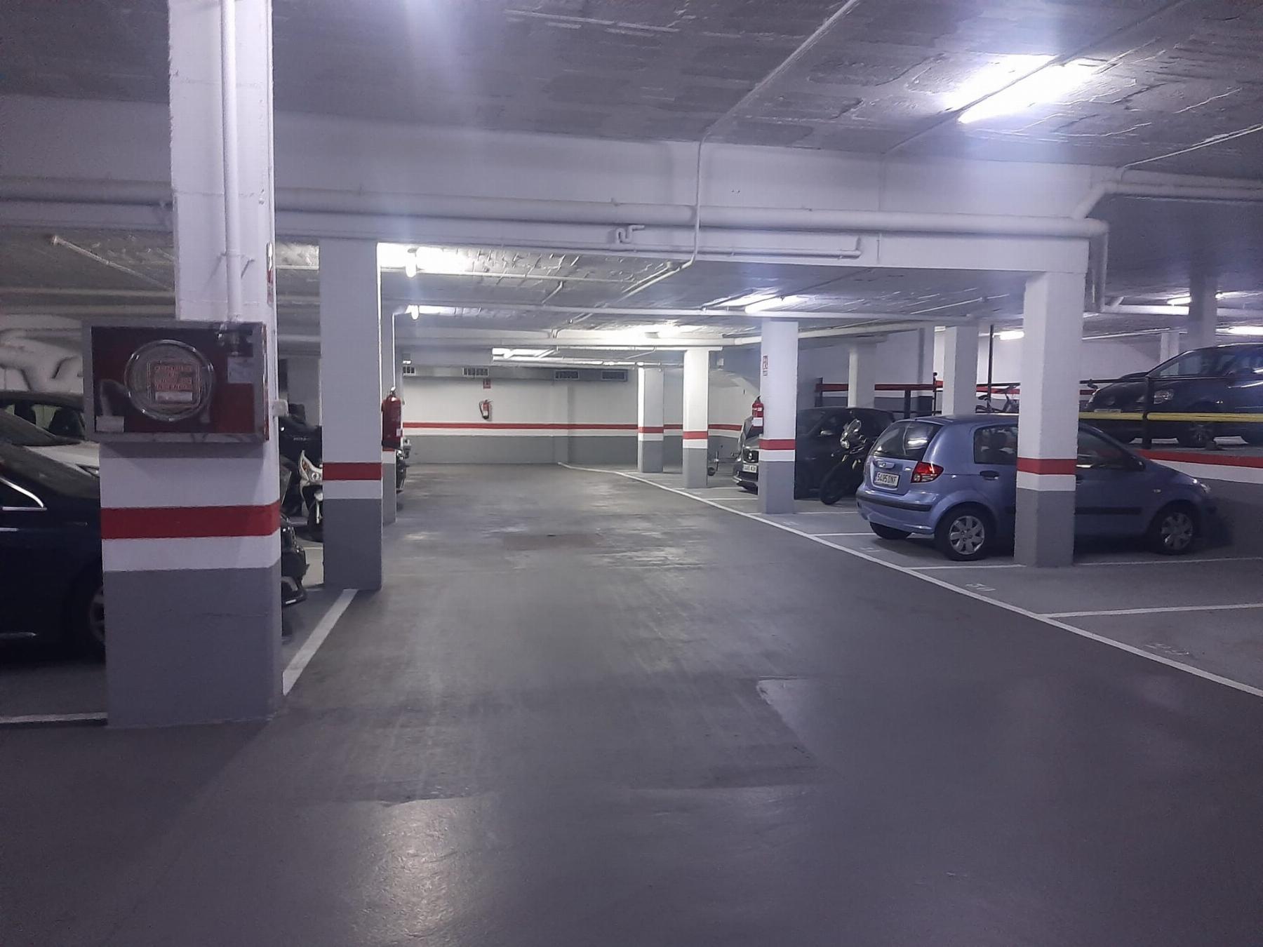 For sale of garage in Badalona