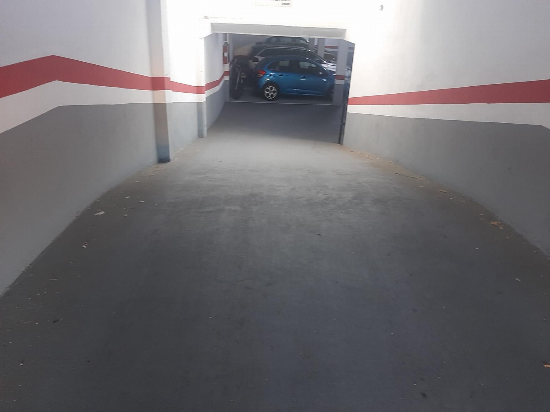 For sale of garage in Badalona