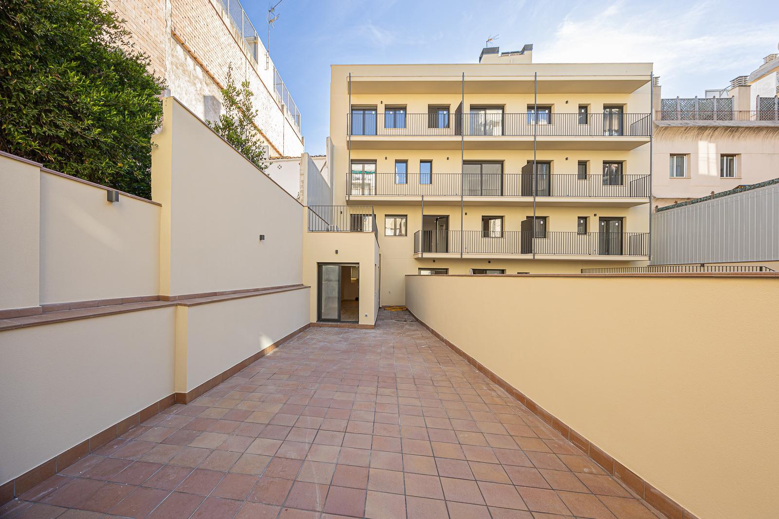 Venda de planta baixa a Badalona