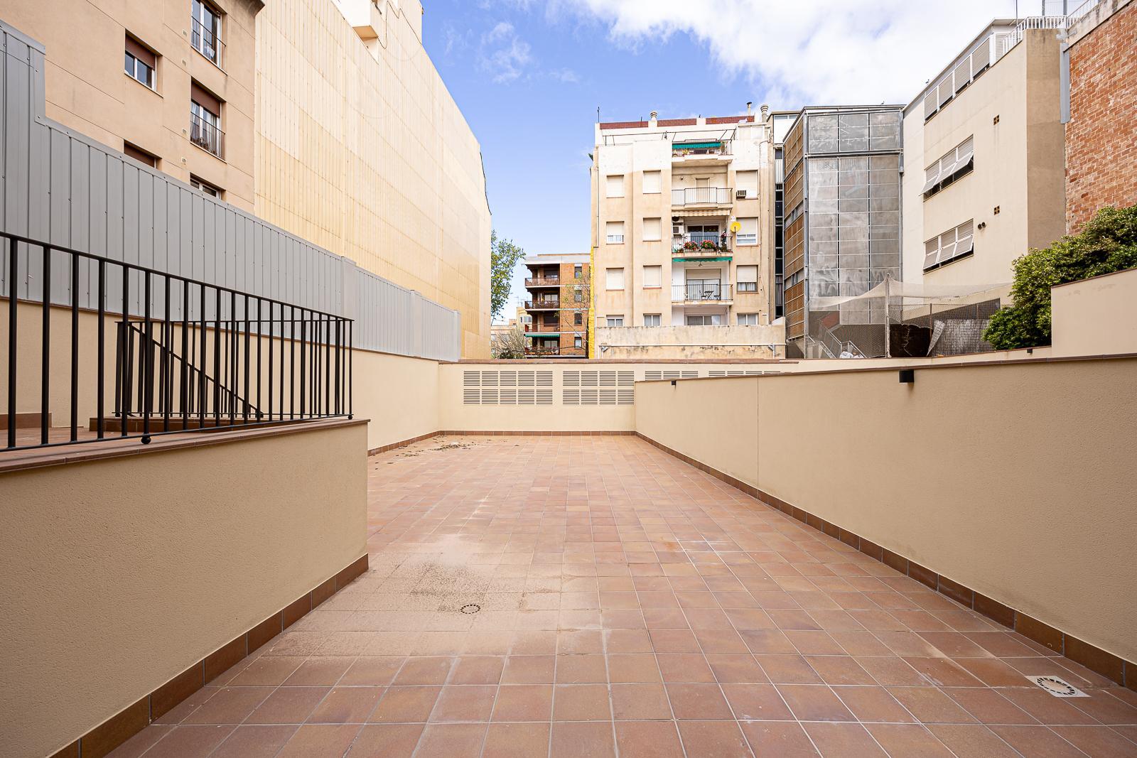 Venda de planta baixa a Badalona