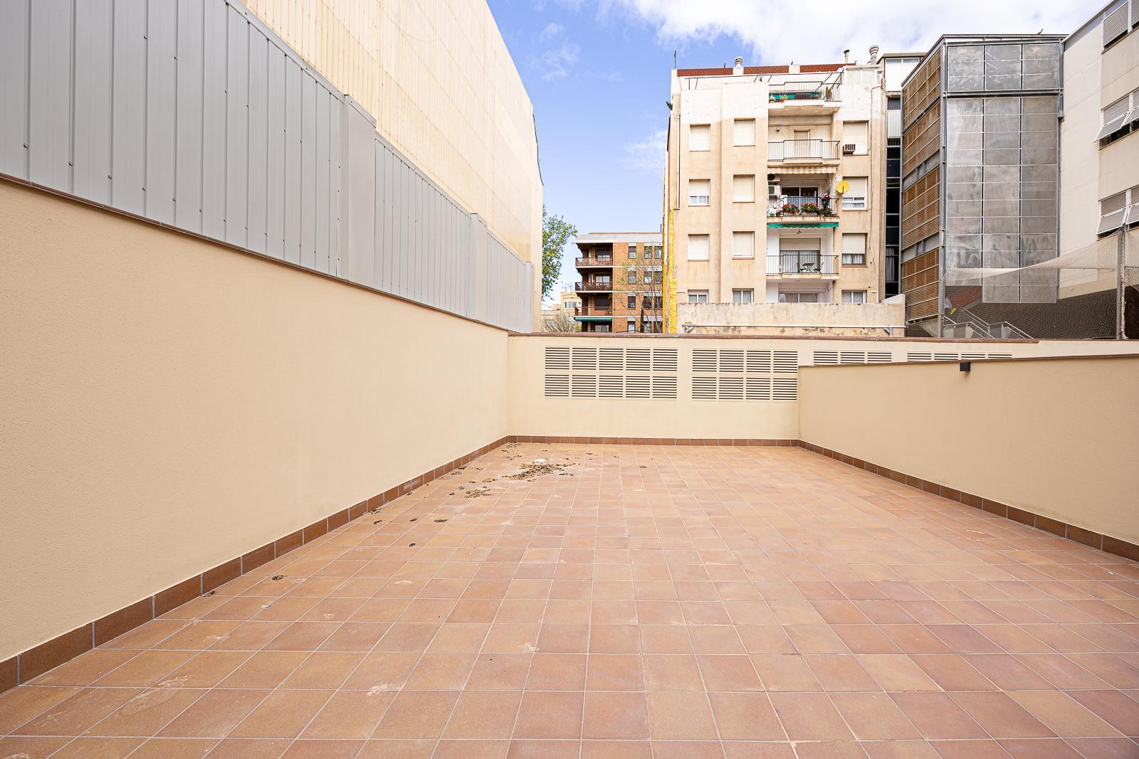 Venda de planta baixa a Badalona
