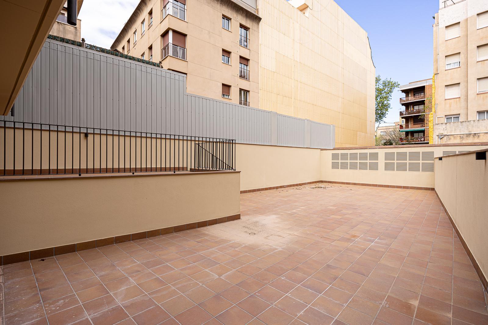 Venda de planta baixa a Badalona