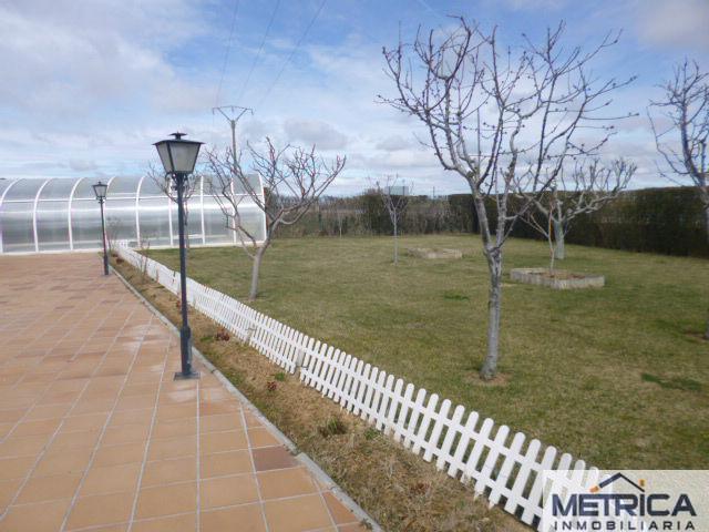 Venta de chalet en Castellanos de Villiquera