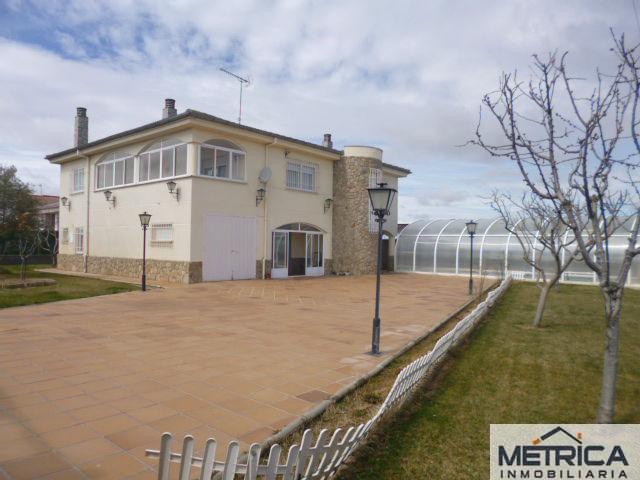 For sale of chalet in Castellanos de Villiquera