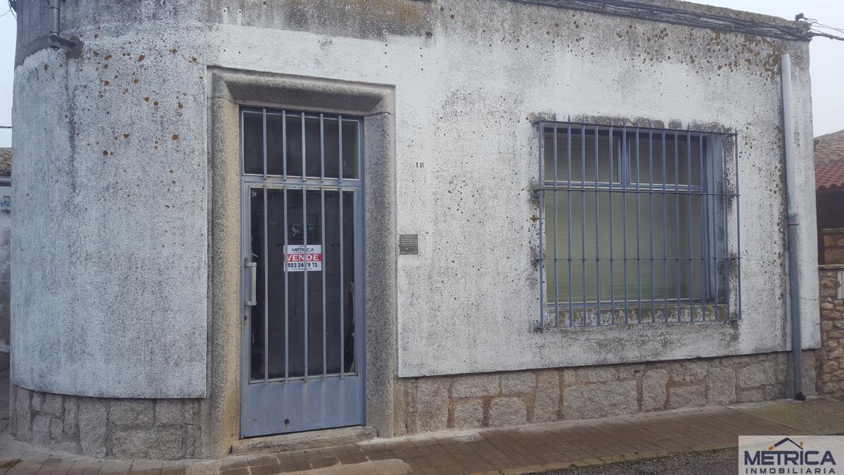 For sale of office in Villar de Peralonso