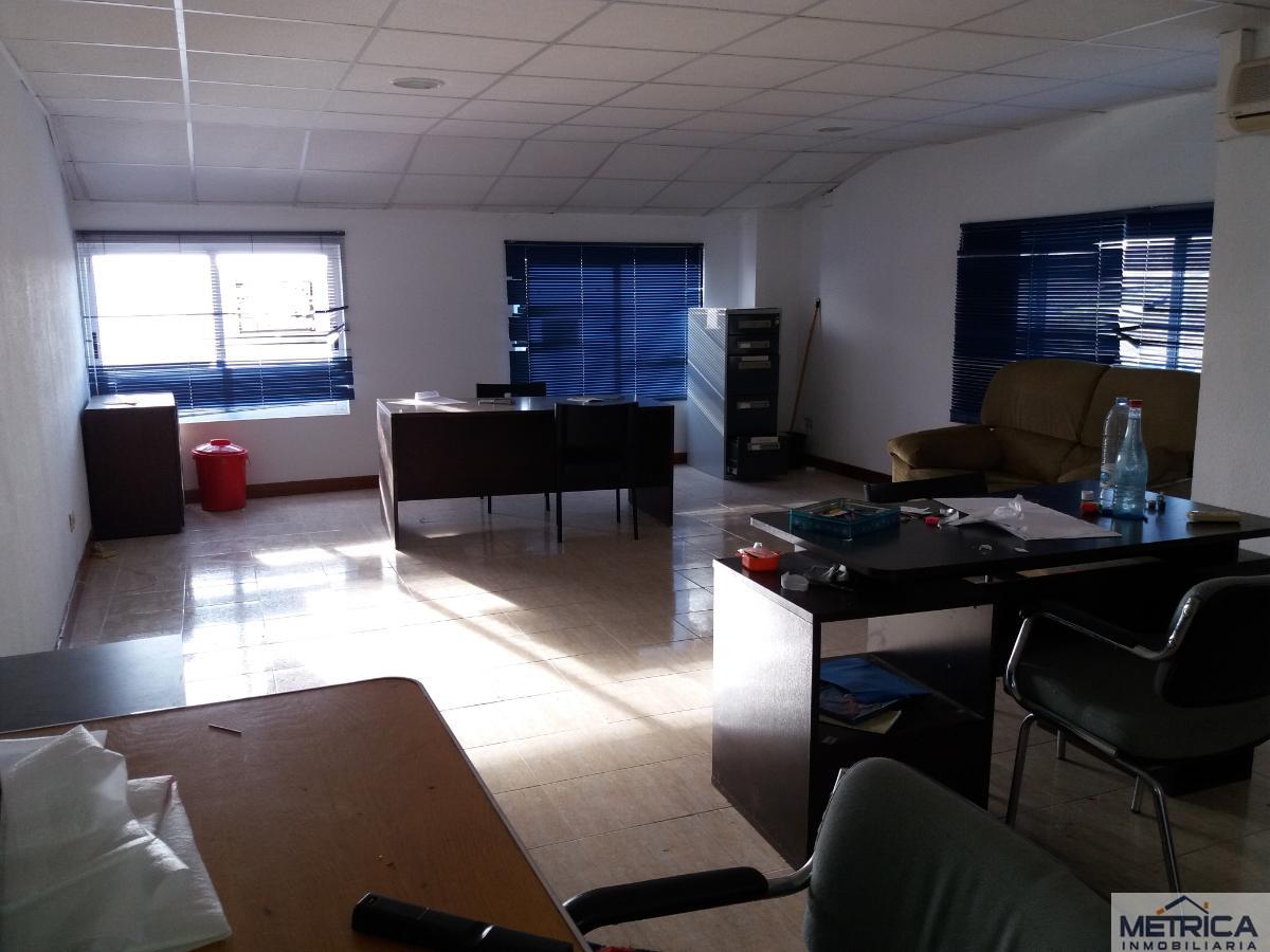 For rent of office in Villares de la Reina