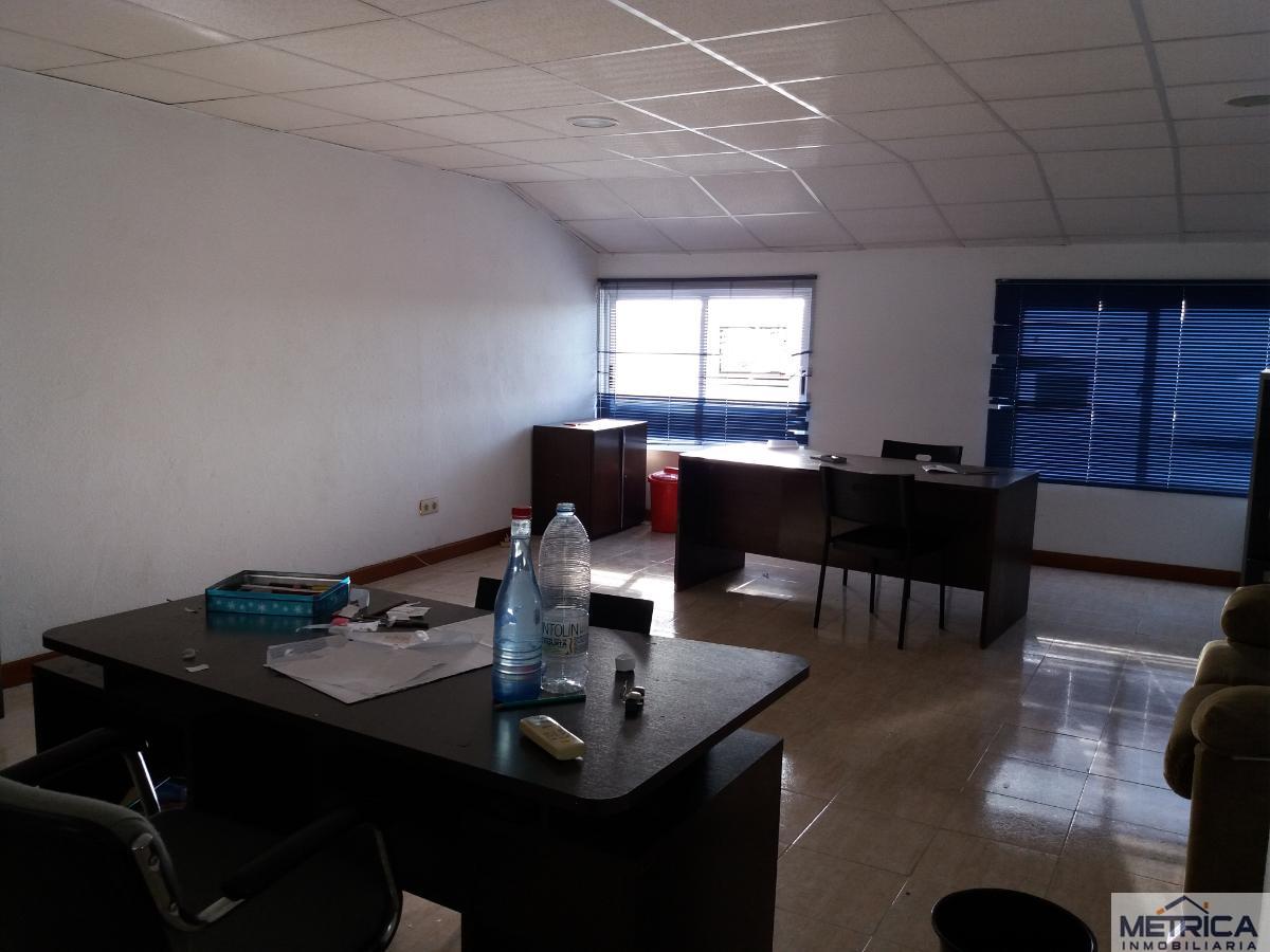 For rent of office in Villares de la Reina
