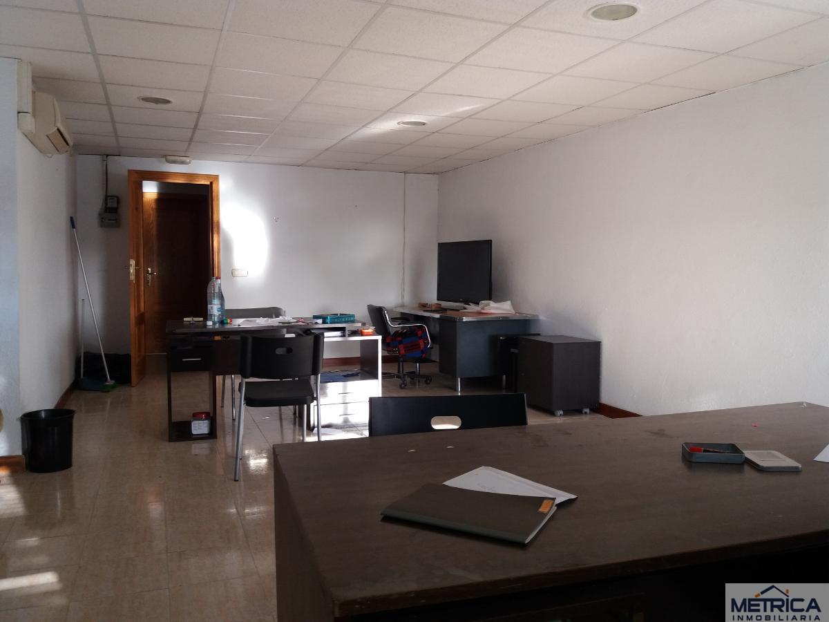 For rent of office in Villares de la Reina