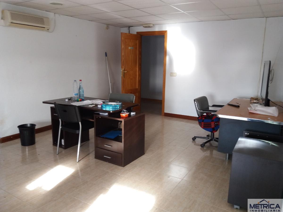 For rent of office in Villares de la Reina