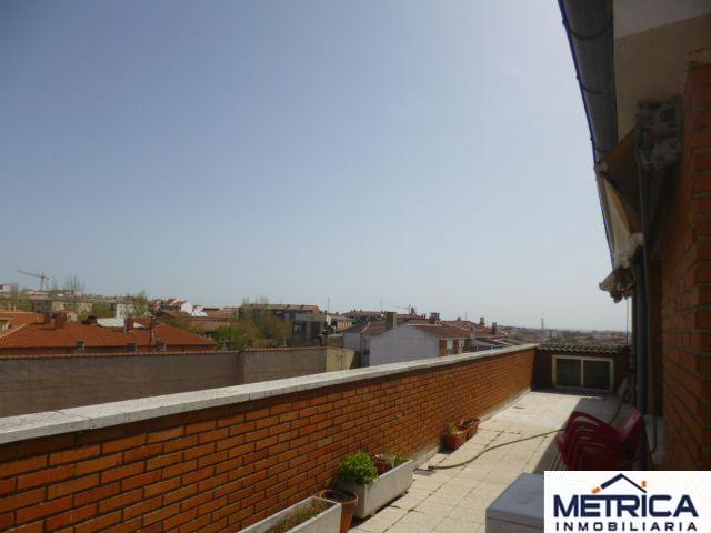 For sale of penthouse in Salamanca