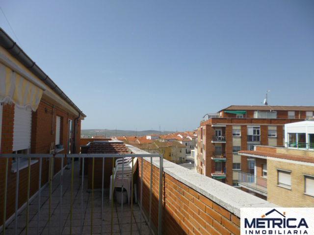 For sale of penthouse in Salamanca