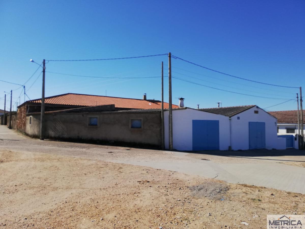 For sale of house in Viñuela de Sayago