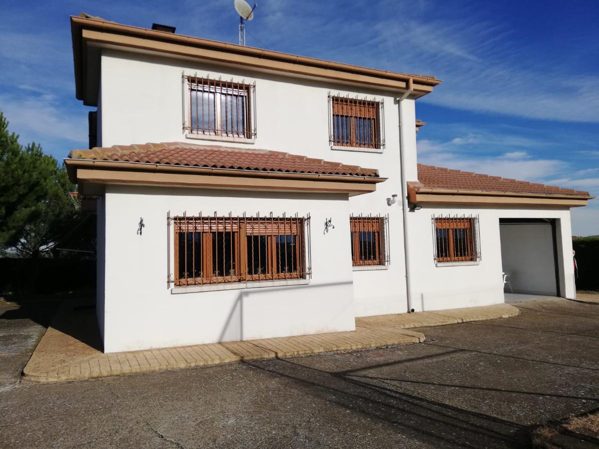 For sale of chalet in Villares de la Reina