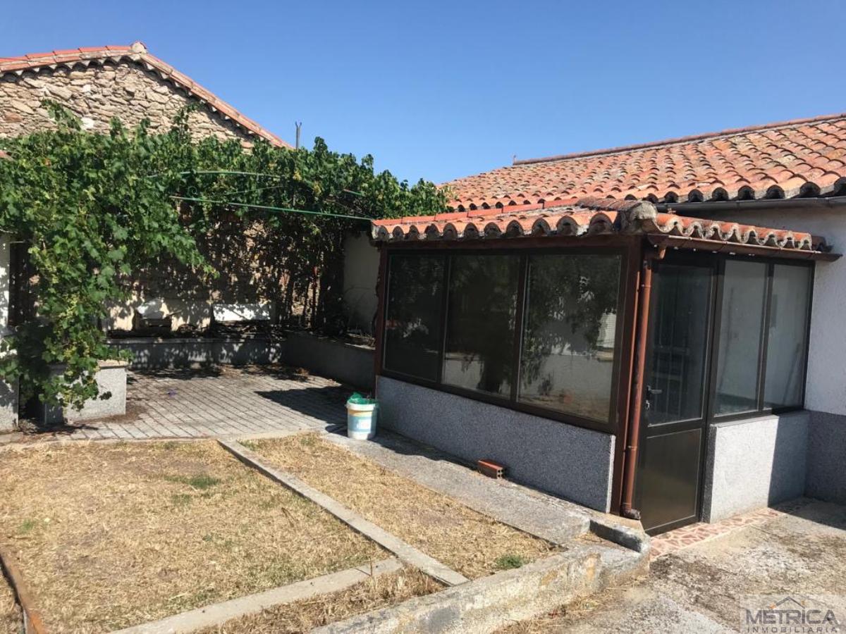 For sale of house in Villaseco de los Gamitos
