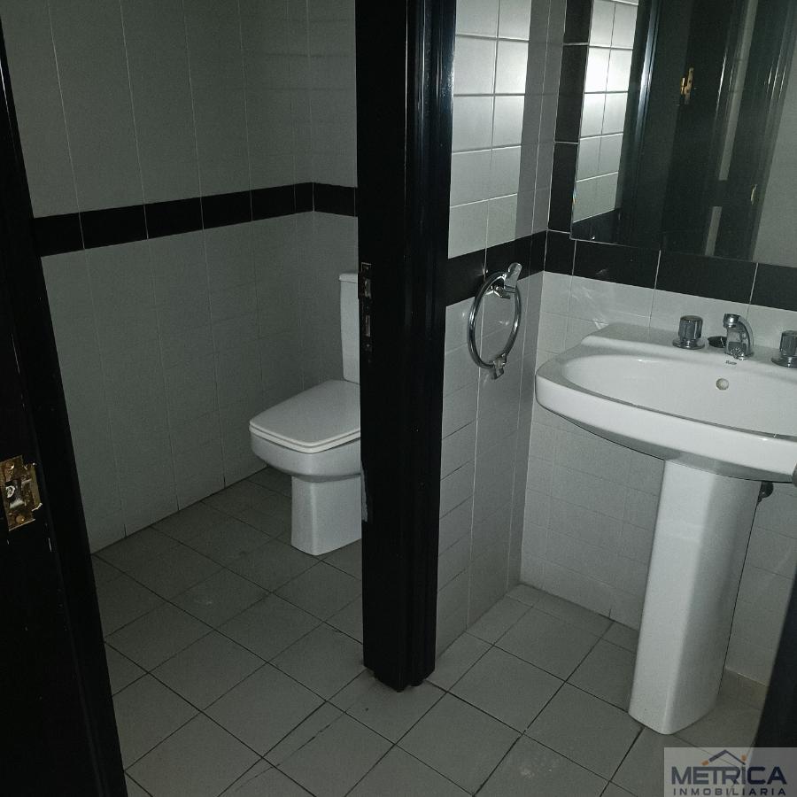 For sale of commercial in Salamanca