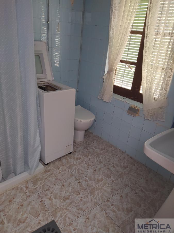 For sale of house in Linares de Riofrío