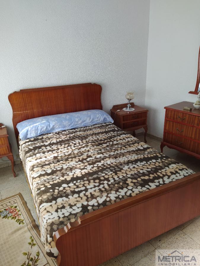 For sale of house in Linares de Riofrío