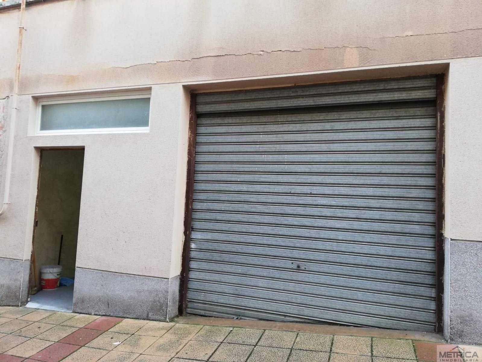 For sale of commercial in Villamayor