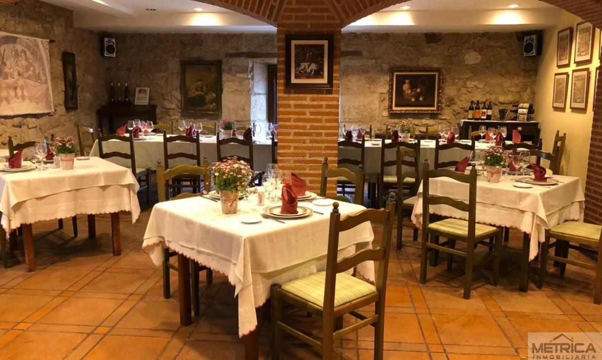 For sale of building in Villamayor