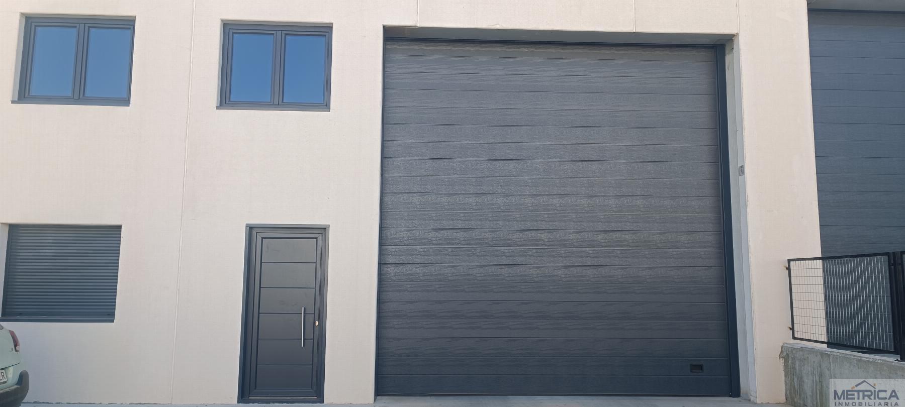 Venta de nave industrial en Carbajosa de la Sagrada