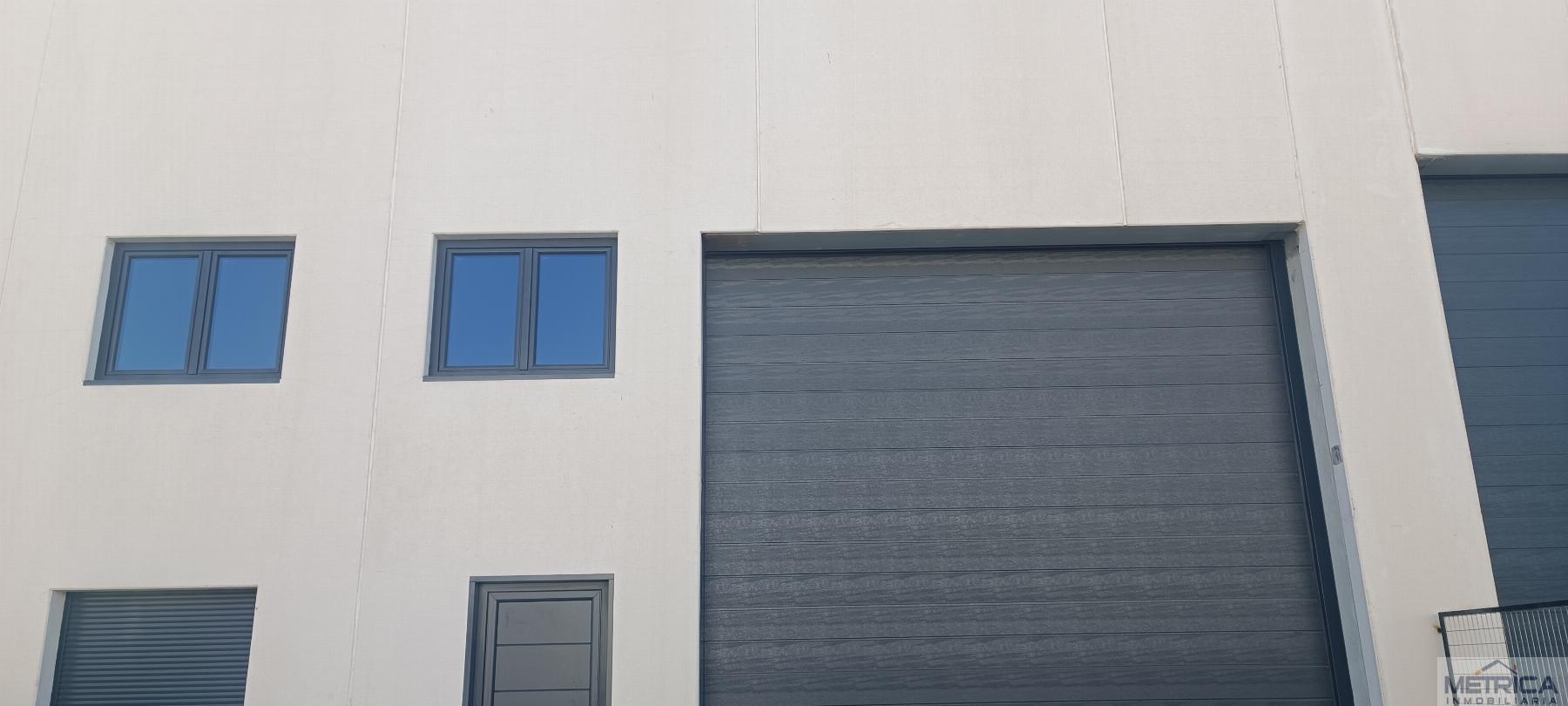 Venta de nave industrial en Carbajosa de la Sagrada