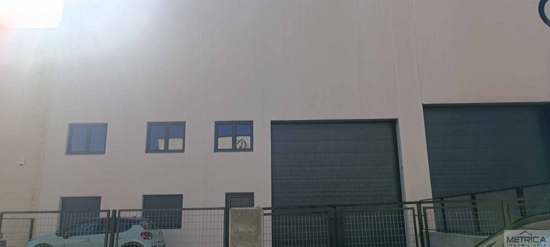 Venta de nave industrial en Carbajosa de la Sagrada