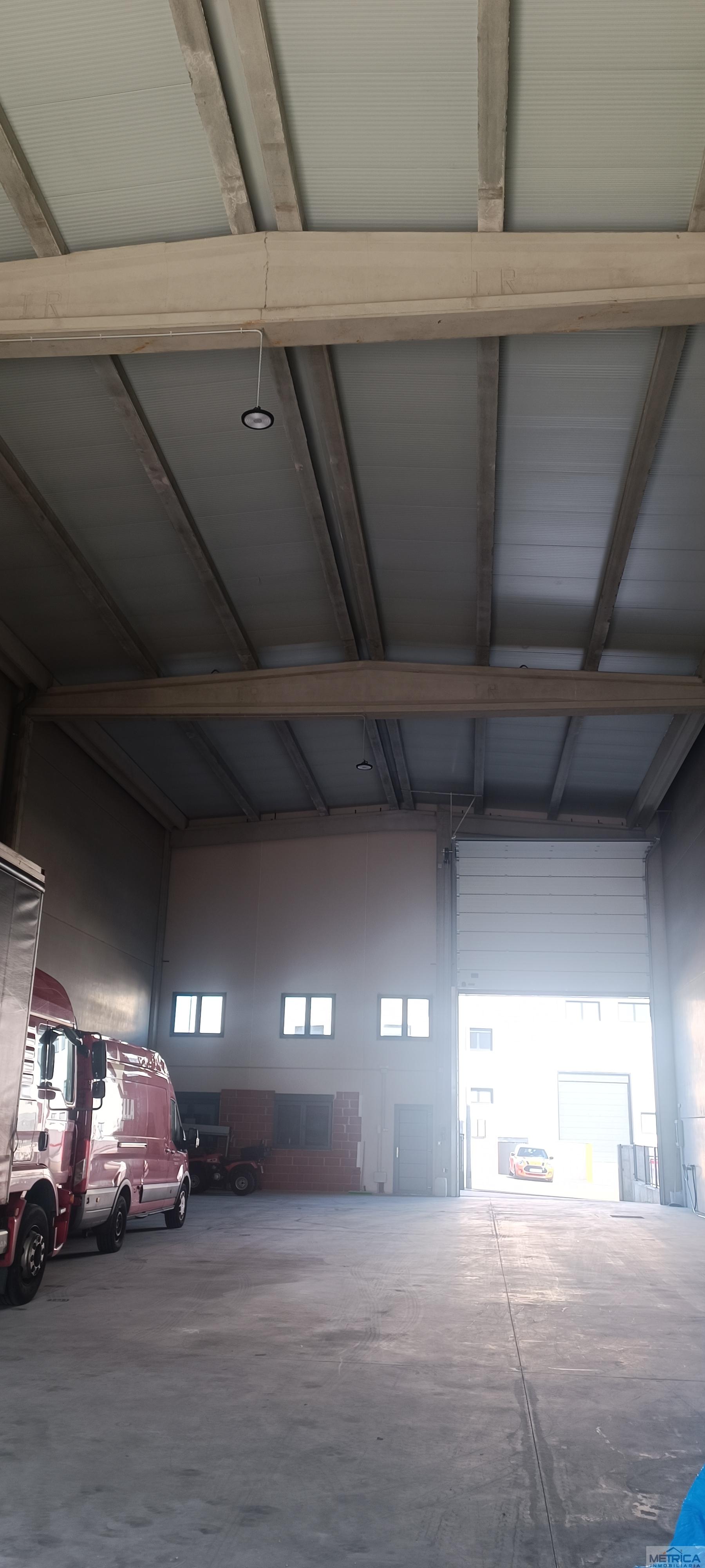 Venta de nave industrial en Carbajosa de la Sagrada