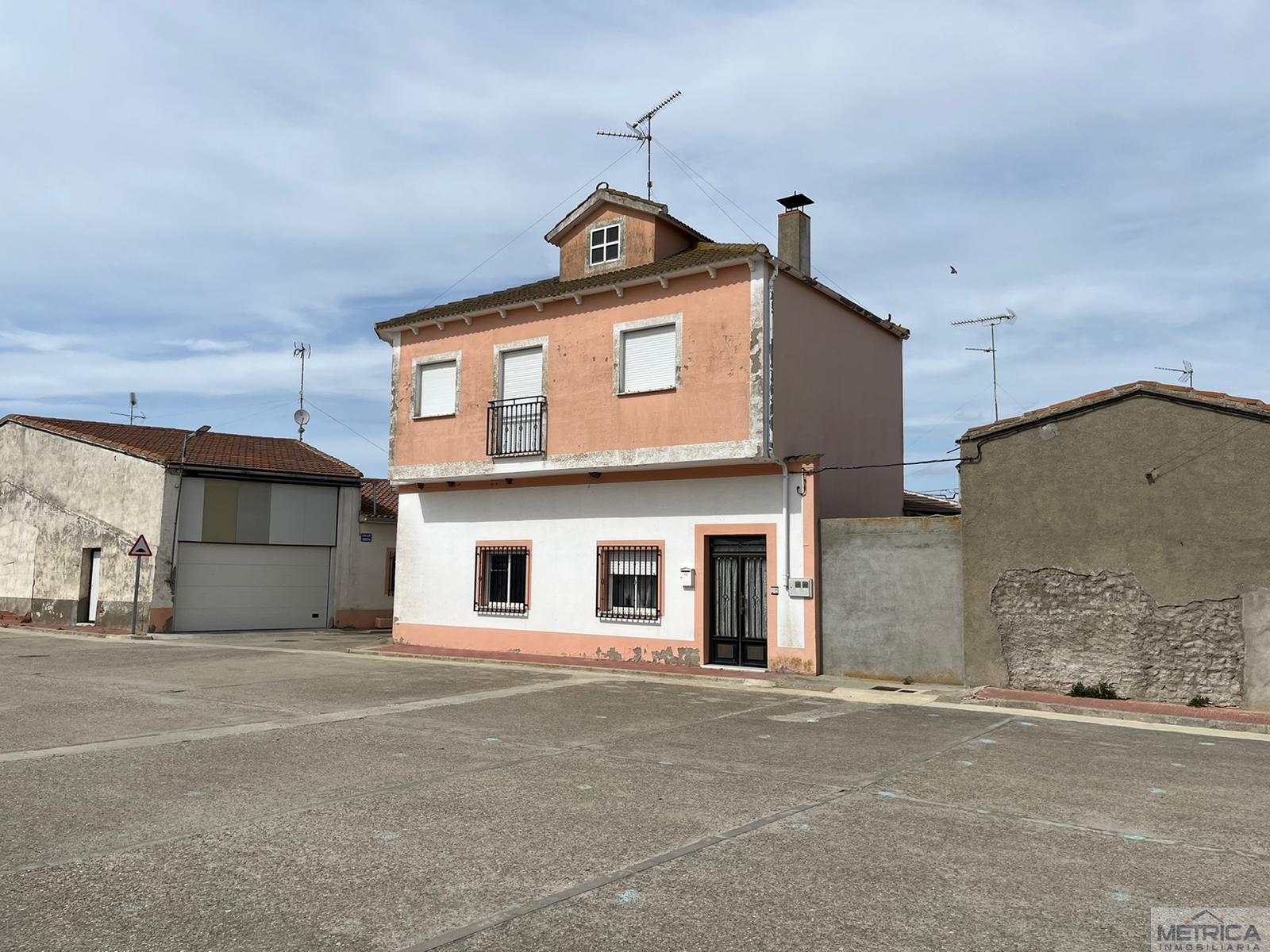 For sale of house in Pedrosillo de Alba
