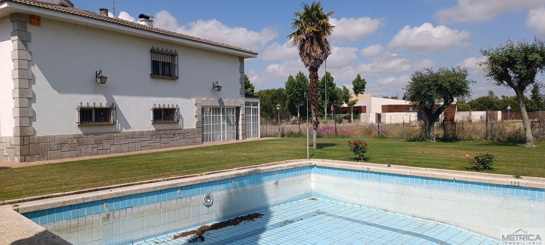For sale of chalet in Villamayor