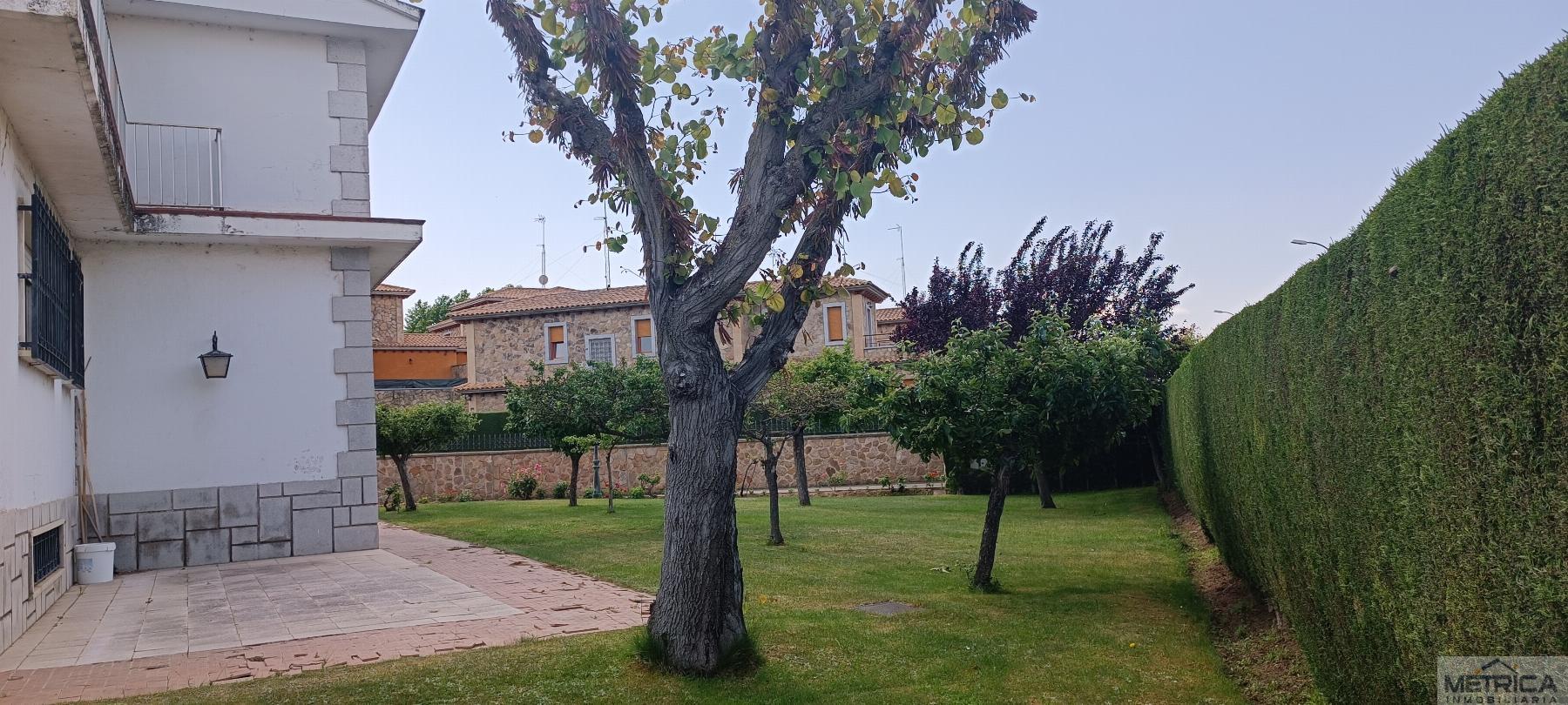 For sale of chalet in Villamayor
