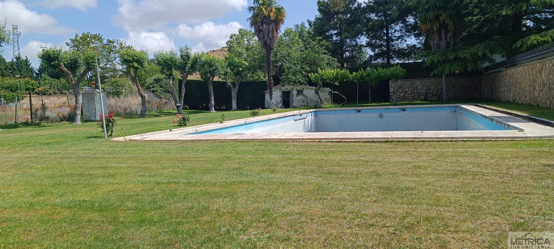 For sale of chalet in Villamayor