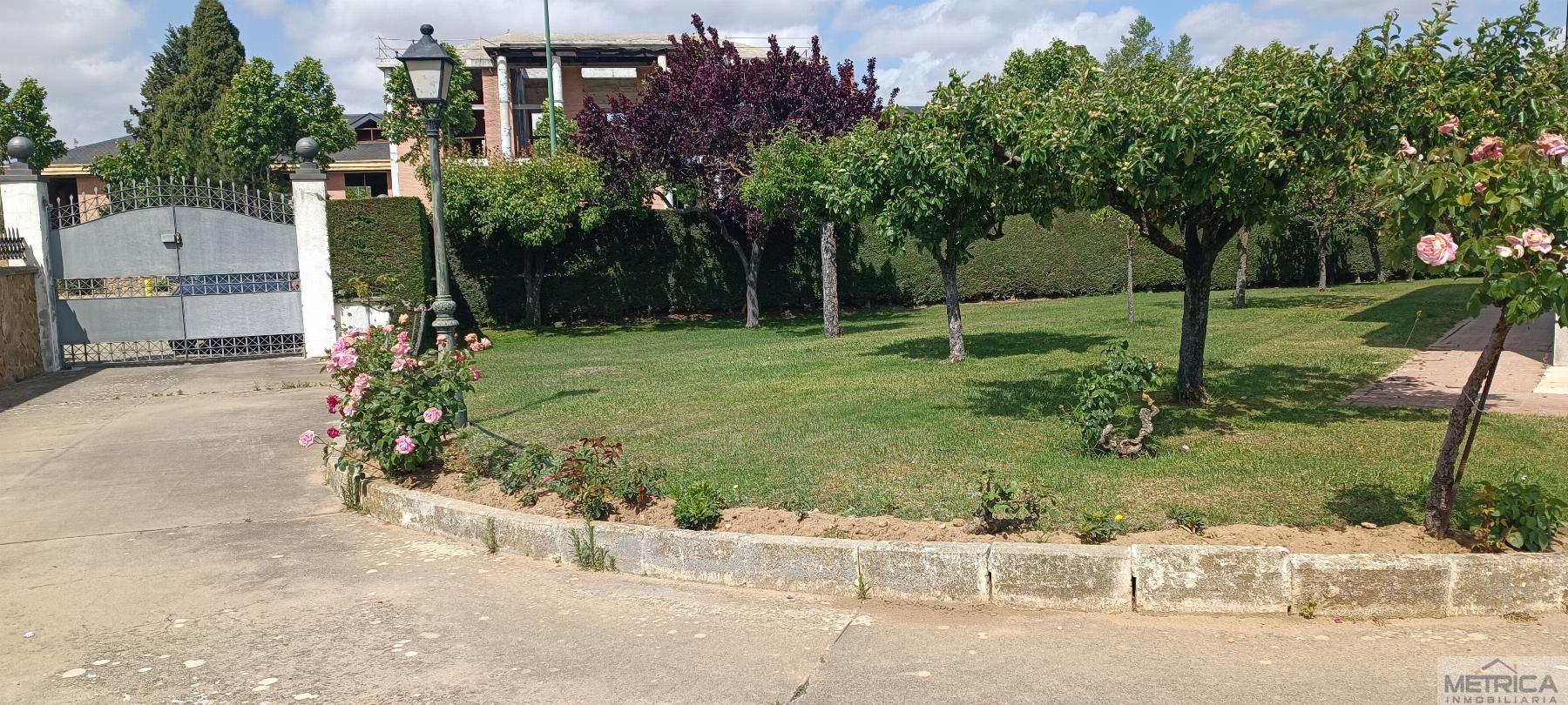 For sale of chalet in Villamayor
