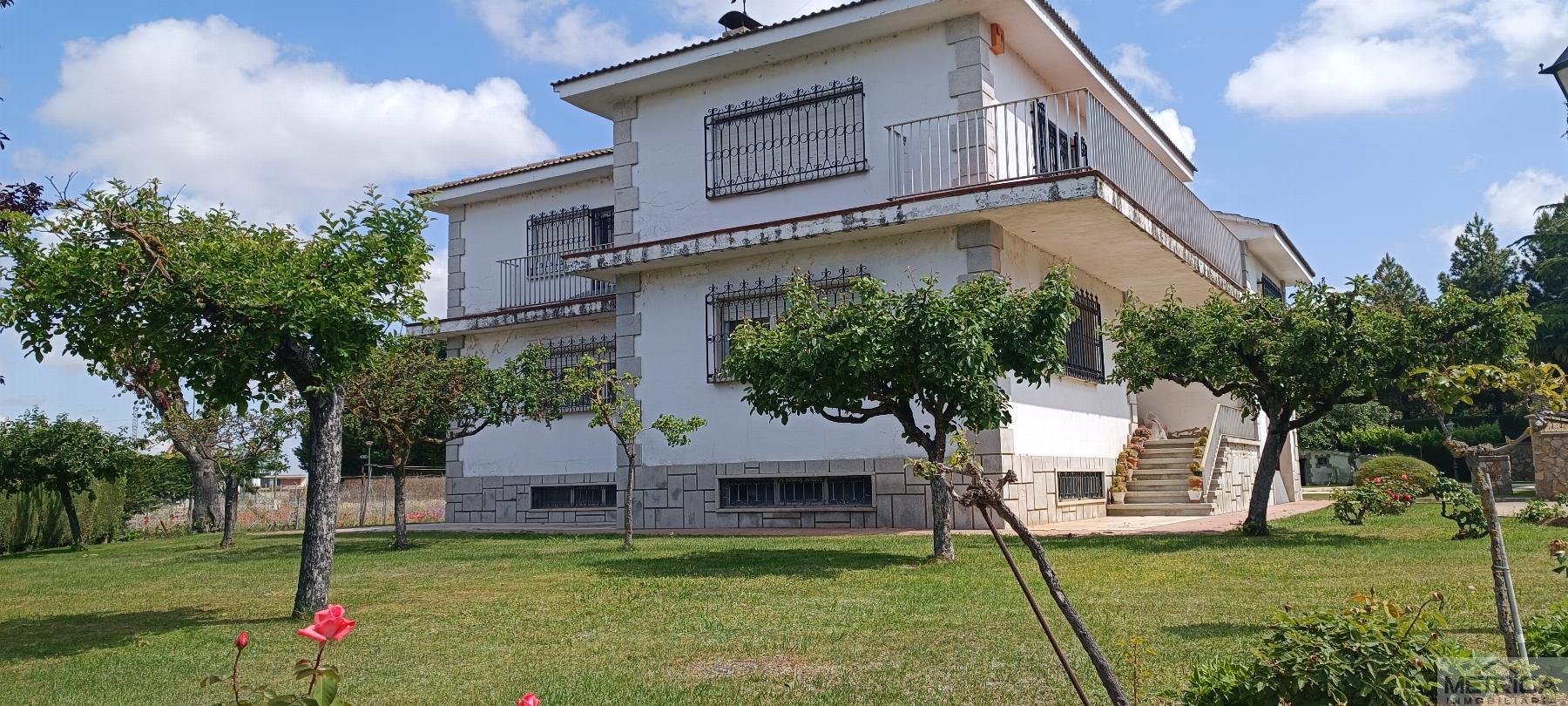 For sale of chalet in Villamayor