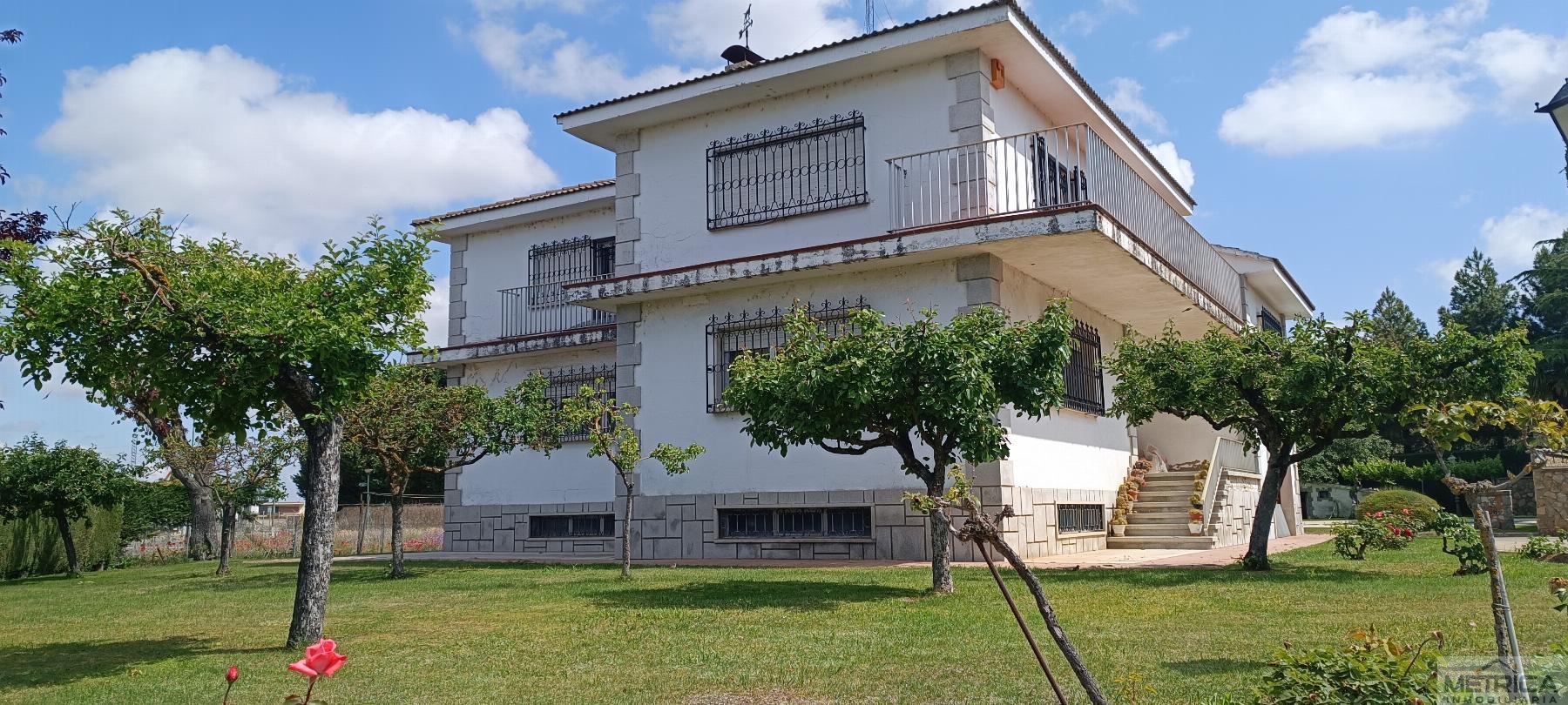 For sale of chalet in Villamayor