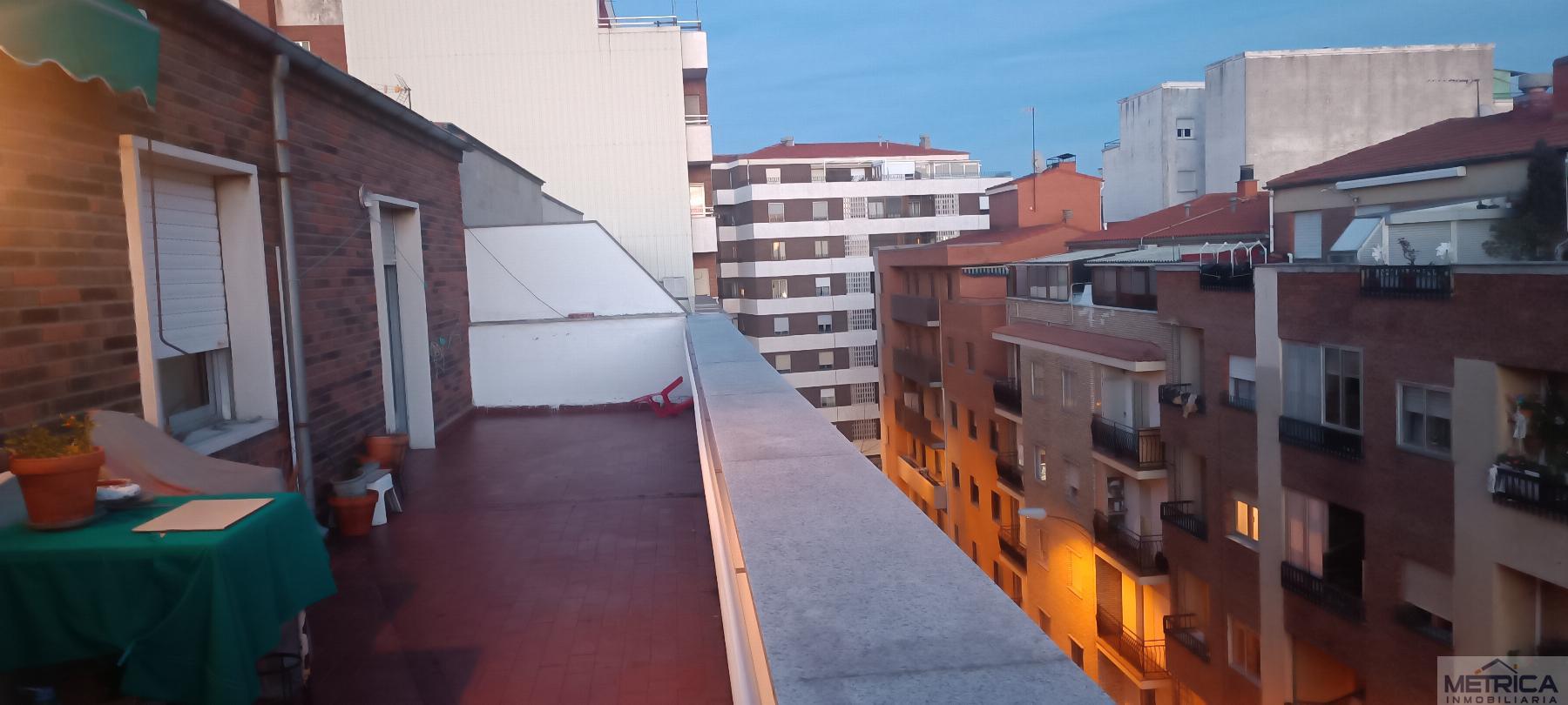 For sale of penthouse in Salamanca