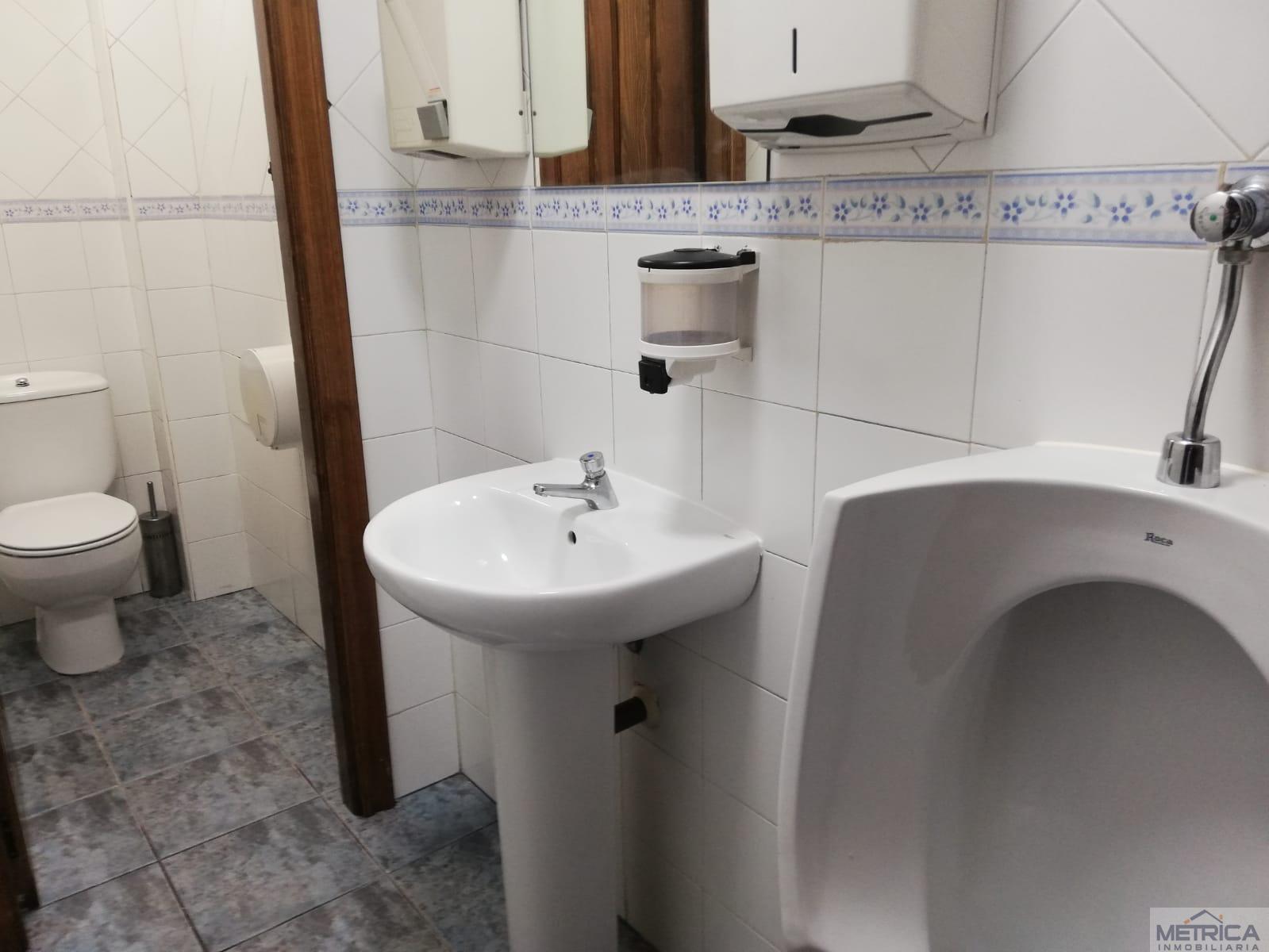 For share of commercial in Salamanca