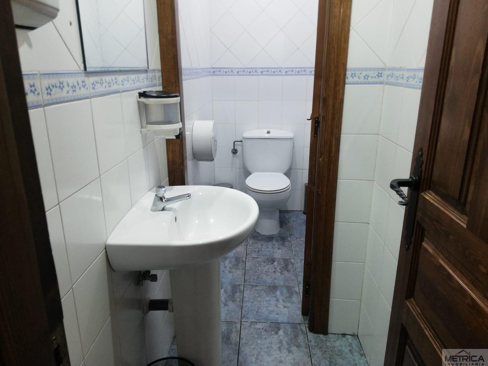 For share of commercial in Salamanca
