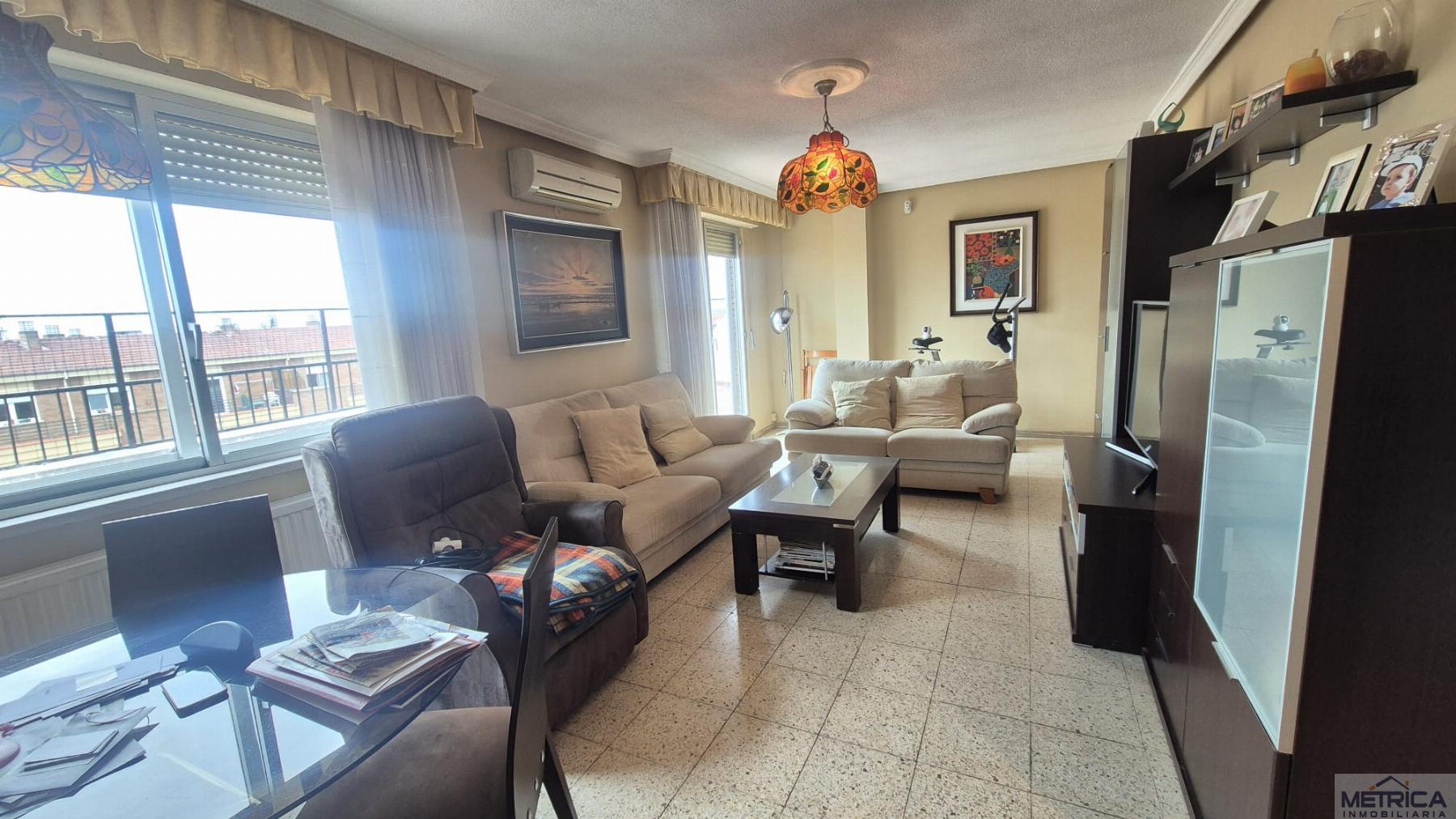 For sale of penthouse in Salamanca